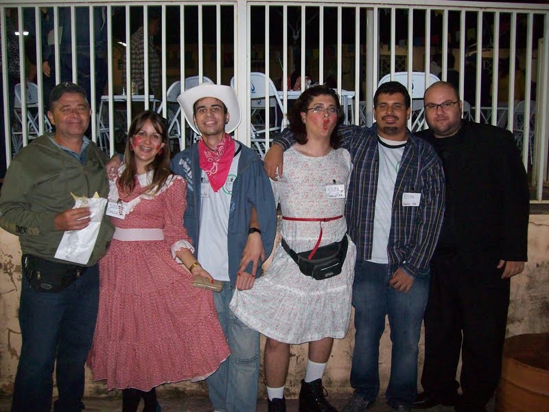 Voluntários no 11º Arraiá do Educandário São José