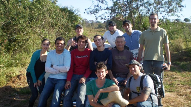 Voluntários reunidos na ação