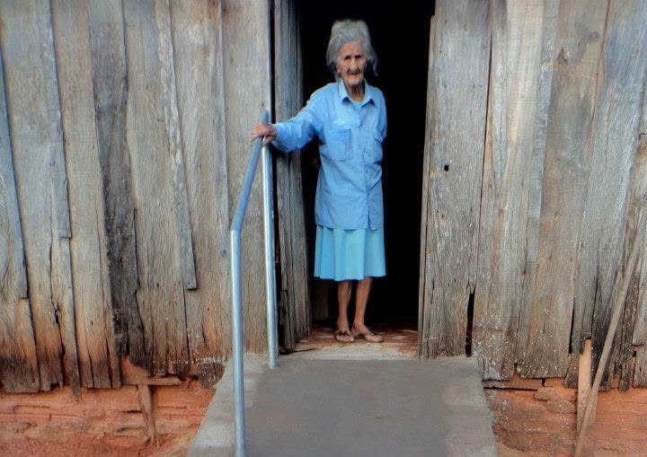 Casa da Amizade, JL Materiais para Construção e Sucata do Garbo: uma nova entrada para Dona Anita