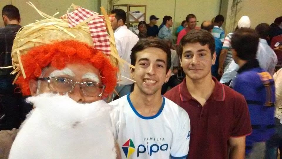 Família Pipa no Arraiá do Abrigo dos Idosos