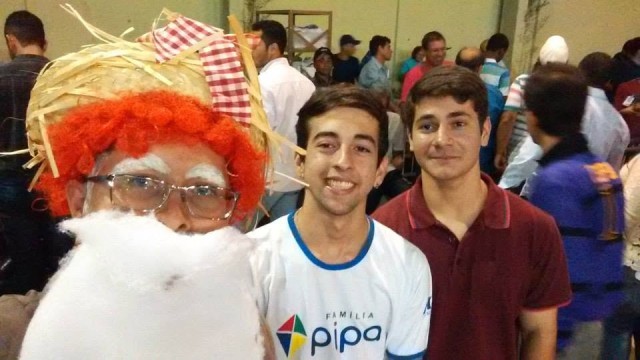 Família Pipa no Arraiá do Abrigo dos Idosos