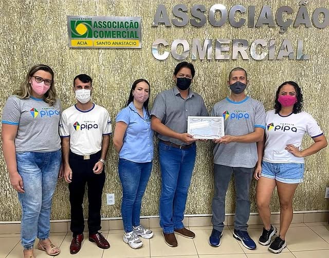 Família Pipa homenageou ACIA com Certificado Benemérito