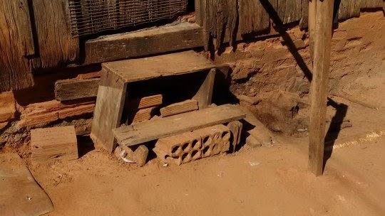 Casa da Amizade, JL Materiais para Construção e Sucata do Garbo: uma nova entrada para Dona Anita
