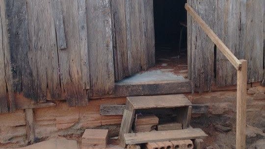 Casa da Amizade, JL Materiais para Construção e Sucata do Garbo: uma nova entrada para Dona Anita