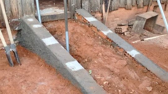 Casa da Amizade, JL Materiais para Construção e Sucata do Garbo: uma nova entrada para Dona Anita