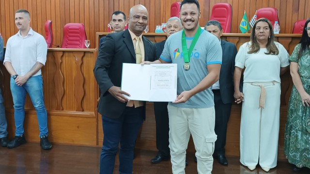 Voluntários recebem honraria