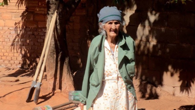 Casa da Amizade, JL Materiais para Construção e Sucata do Garbo: uma nova entrada para Dona Anita