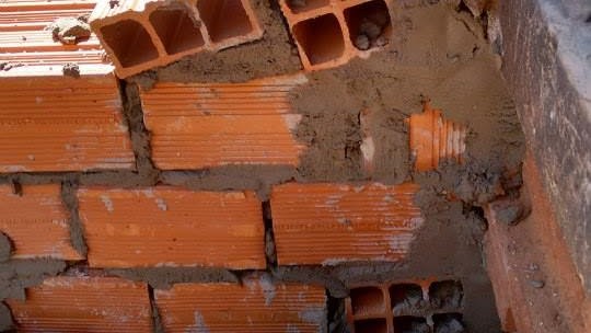 Casa da Amizade, JL Materiais para Construção e Sucata do Garbo: uma nova entrada para Dona Anita