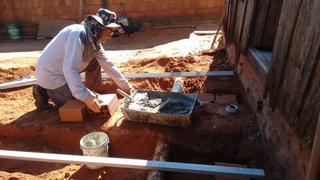 Casa da Amizade, JL Materiais para Construção e Sucata do Garbo: uma nova entrada para Dona Anita
