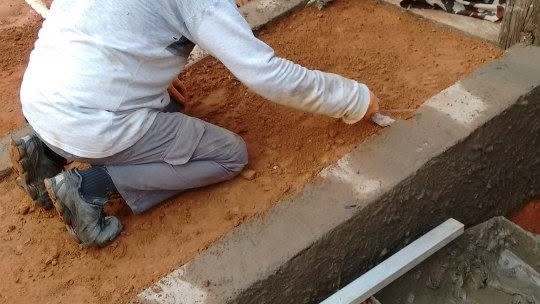 Casa da Amizade, JL Materiais para Construção e Sucata do Garbo: uma nova entrada para Dona Anita