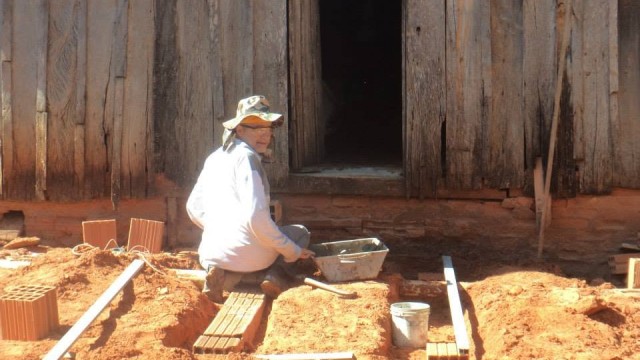 Casa da Amizade, JL Materiais para Construção e Sucata do Garbo: uma nova entrada para Dona Anita