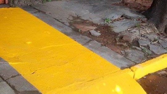 Um caminho de acesso para dentro de casa