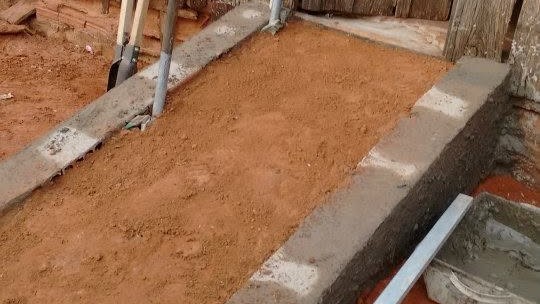 Casa da Amizade, JL Materiais para Construção e Sucata do Garbo: uma nova entrada para Dona Anita