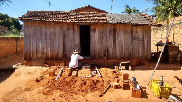 Casa da Amizade, JL Materiais para Construção e Sucata do Garbo: uma nova entrada para Dona Anita