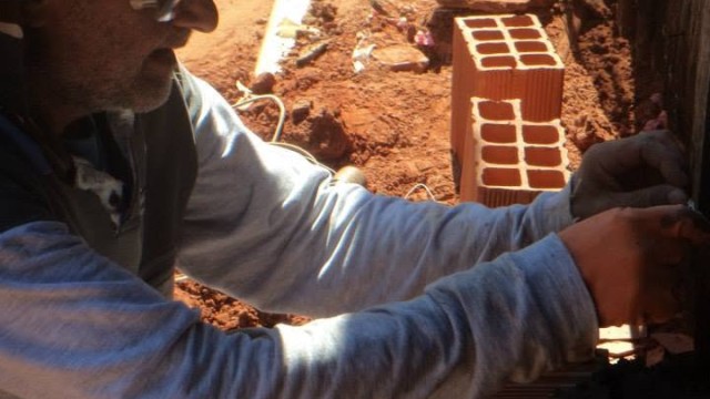 Casa da Amizade, JL Materiais para Construção e Sucata do Garbo: uma nova entrada para Dona Anita