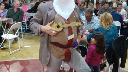 Família Pipa no Arraiá do Abrigo dos Idosos