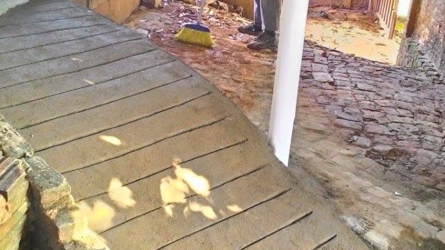 Um caminho de acesso para dentro de casa