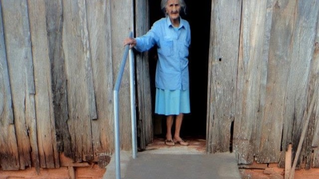 Casa da Amizade, JL Materiais para Construção e Sucata do Garbo: uma nova entrada para Dona Anita