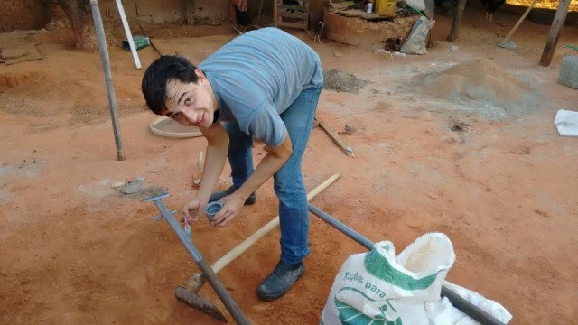 Casa da Amizade, JL Materiais para Construção e Sucata do Garbo: uma nova entrada para Dona Anita
